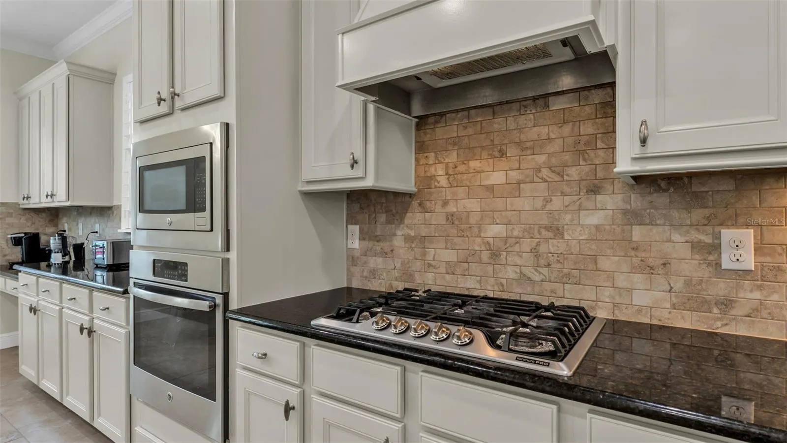 6515 EAGLE VIEW LOOP