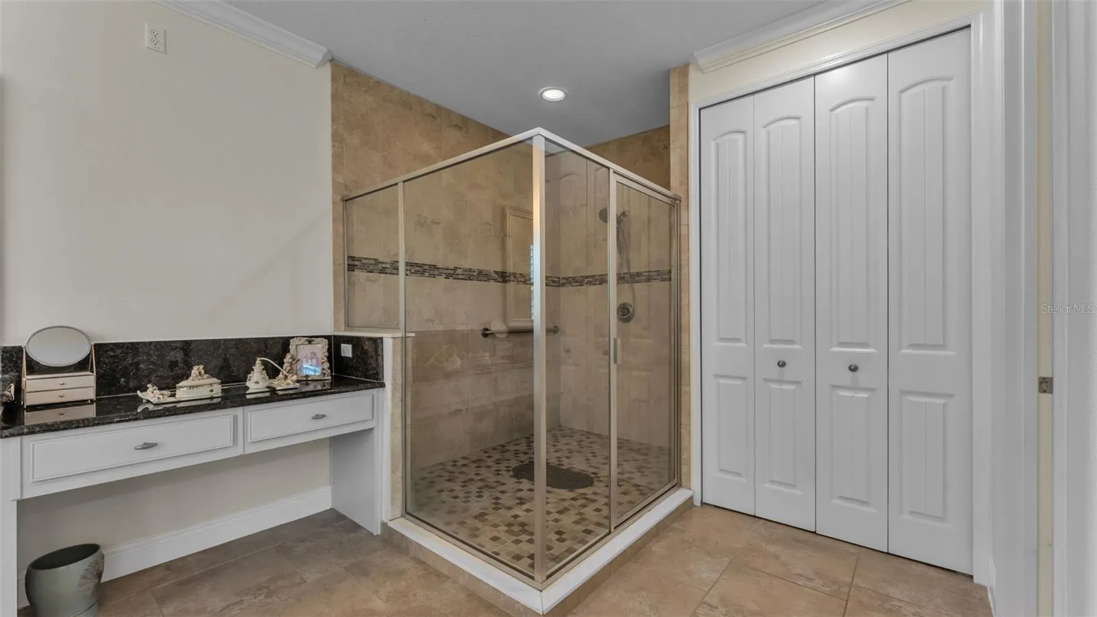 6515 EAGLE VIEW LOOP