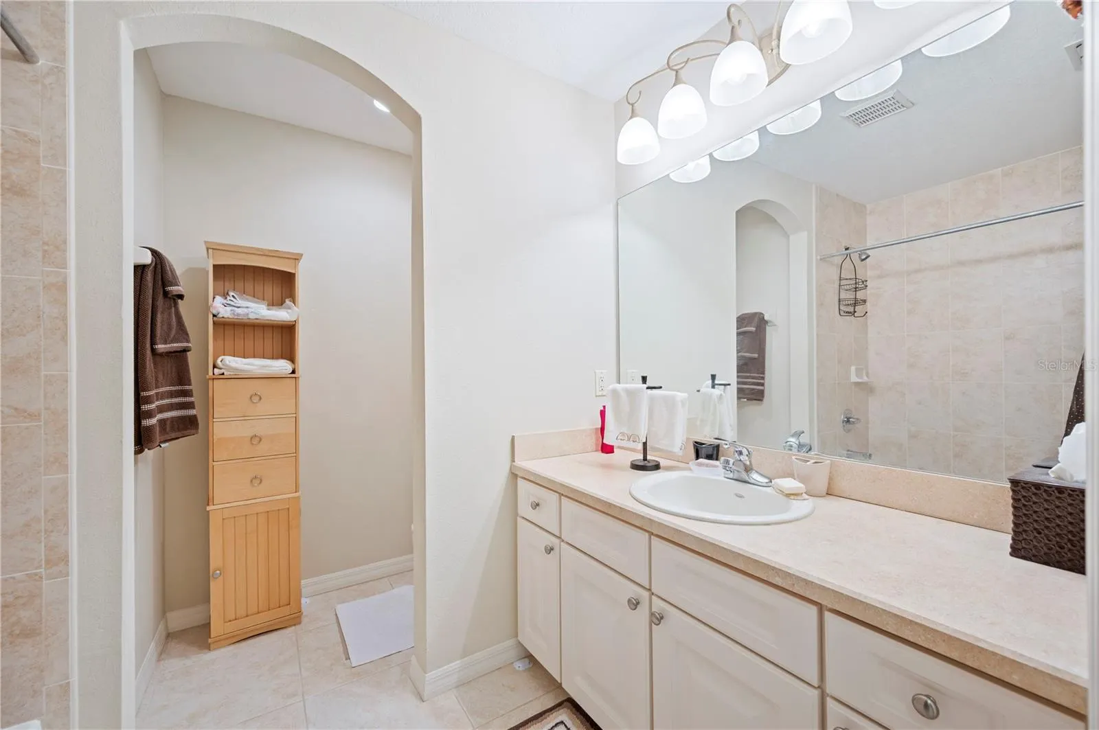 1829 ROCKY POINTE DR