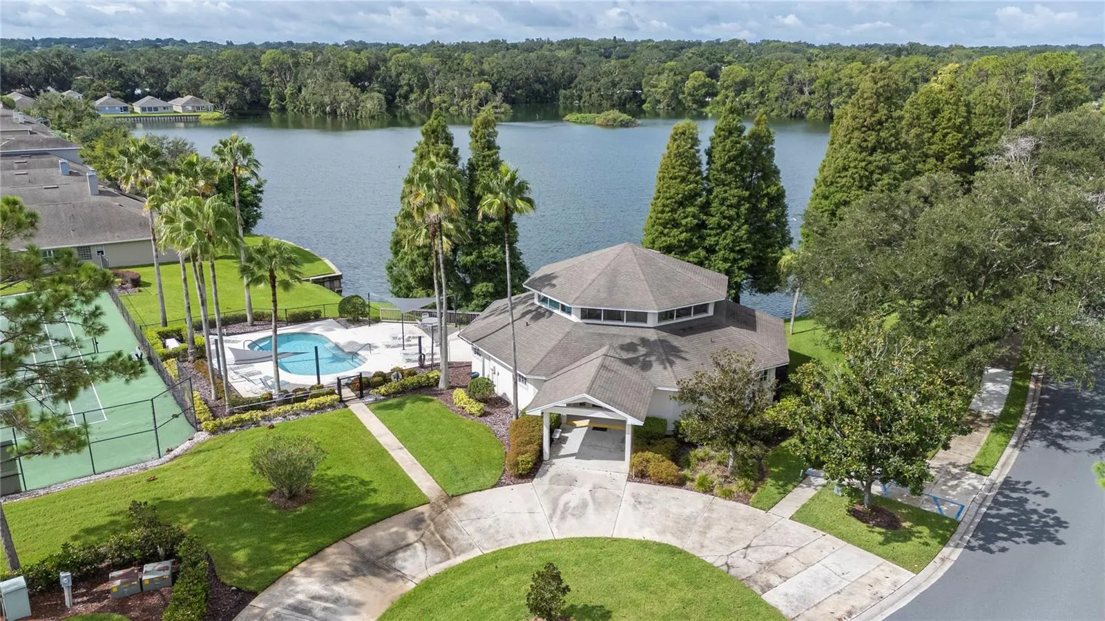 1829 ROCKY POINTE DR