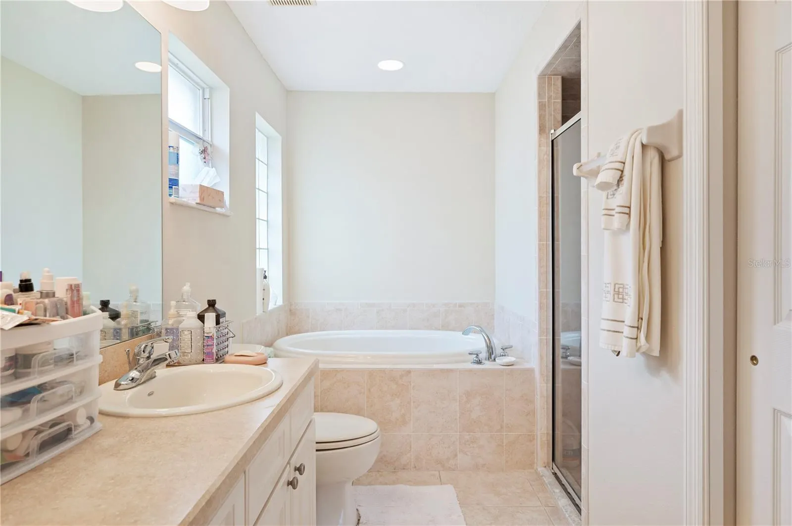 1829 ROCKY POINTE DR