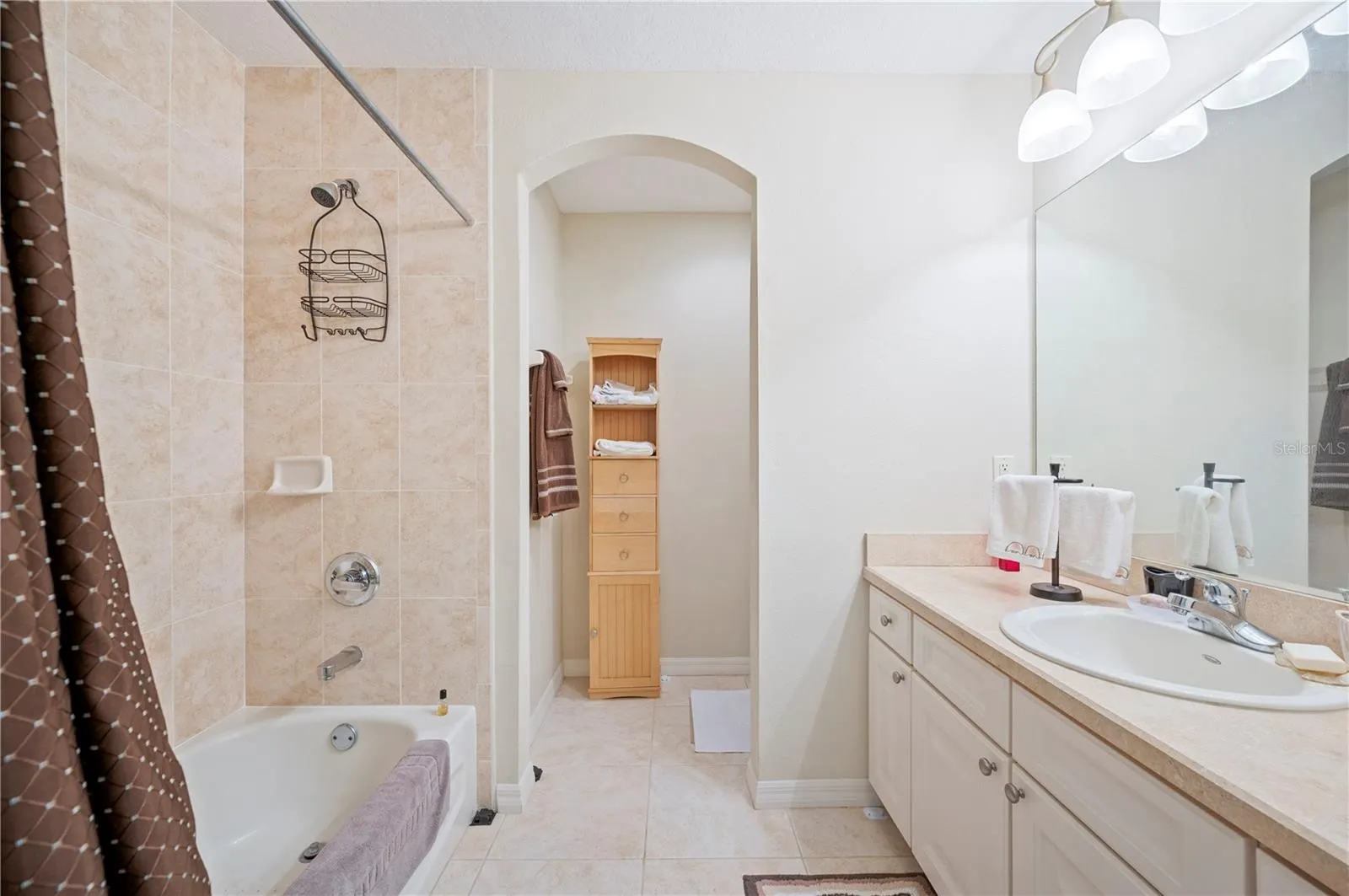 1829 ROCKY POINTE DR