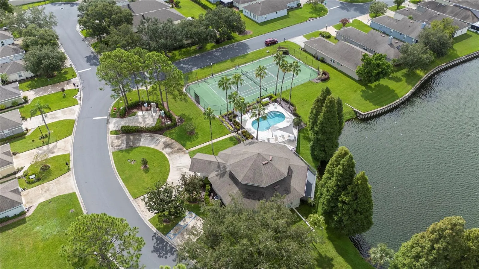 1829 ROCKY POINTE DR