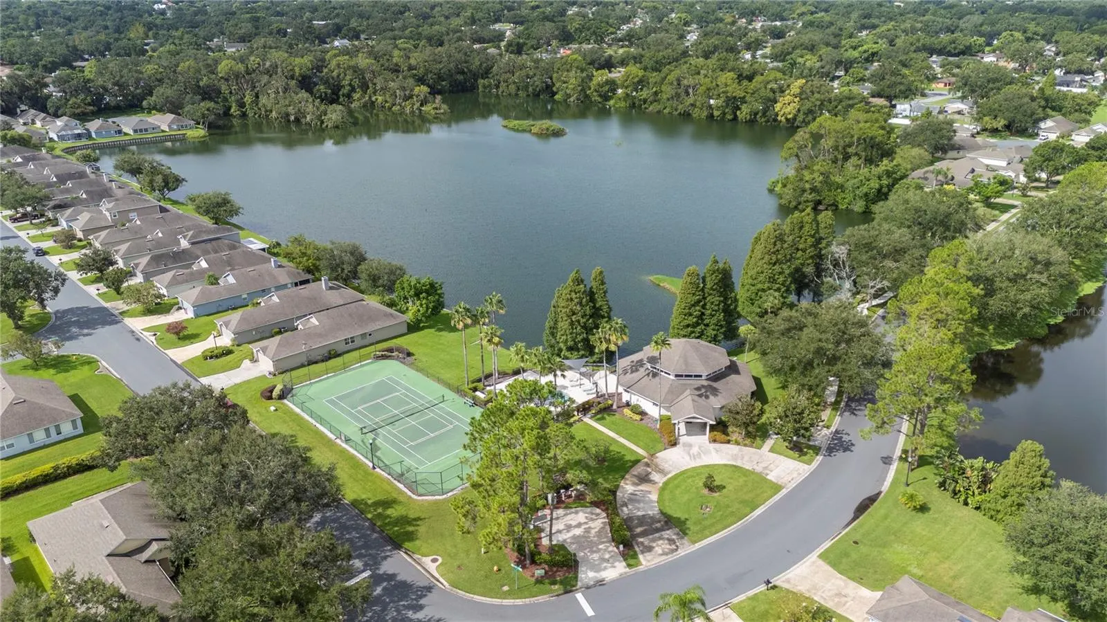 1829 ROCKY POINTE DR