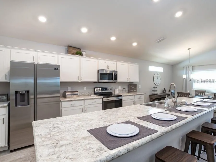 1437 FLEUR DR