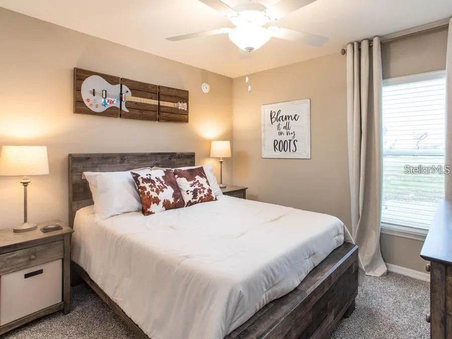 1489 FLEUR DR