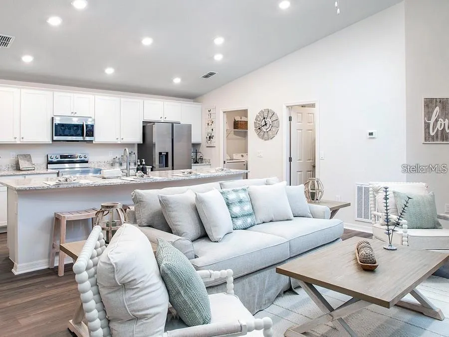 1489 FLEUR DR