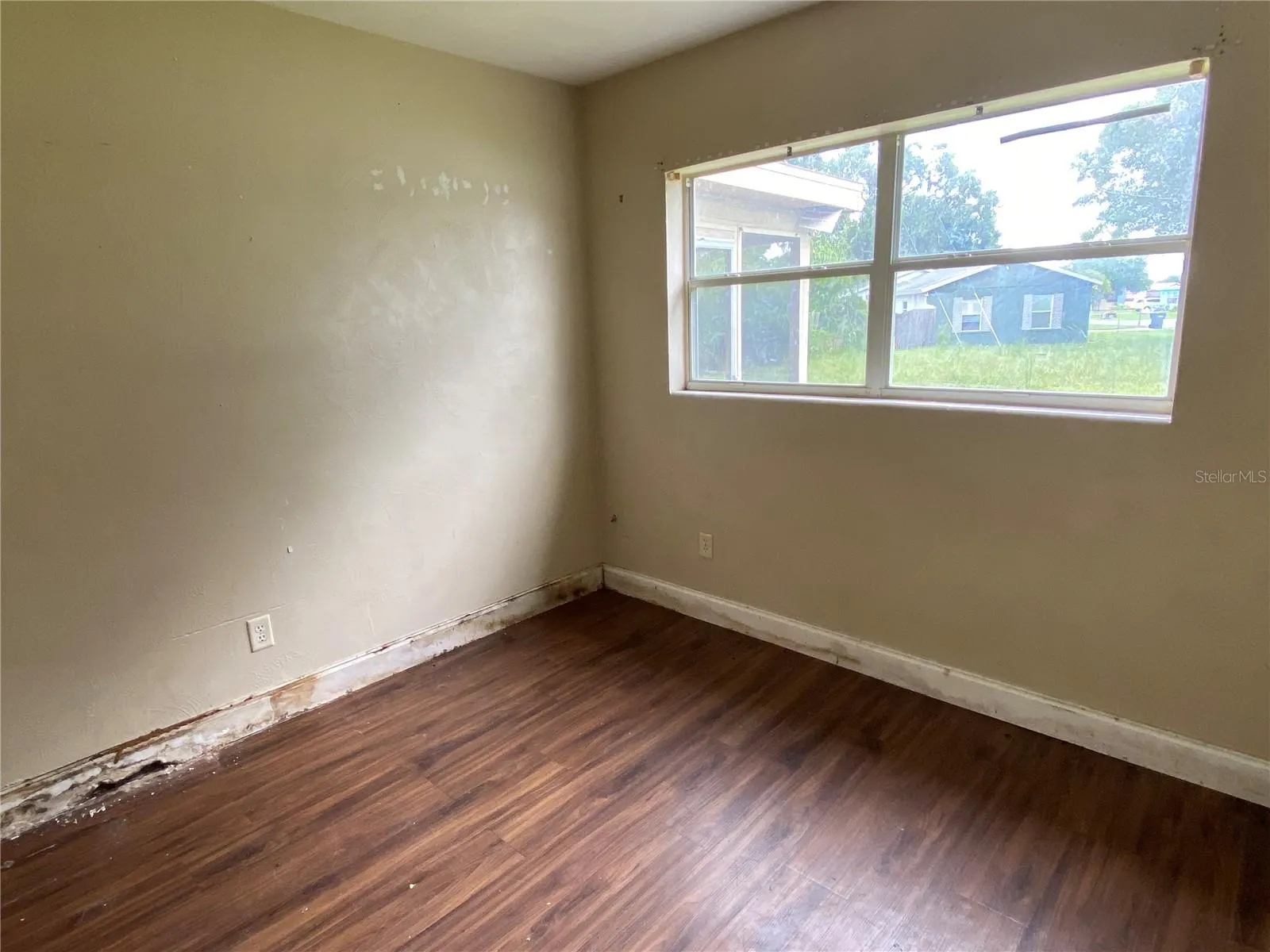 1038 WAYNESVILLE AVE