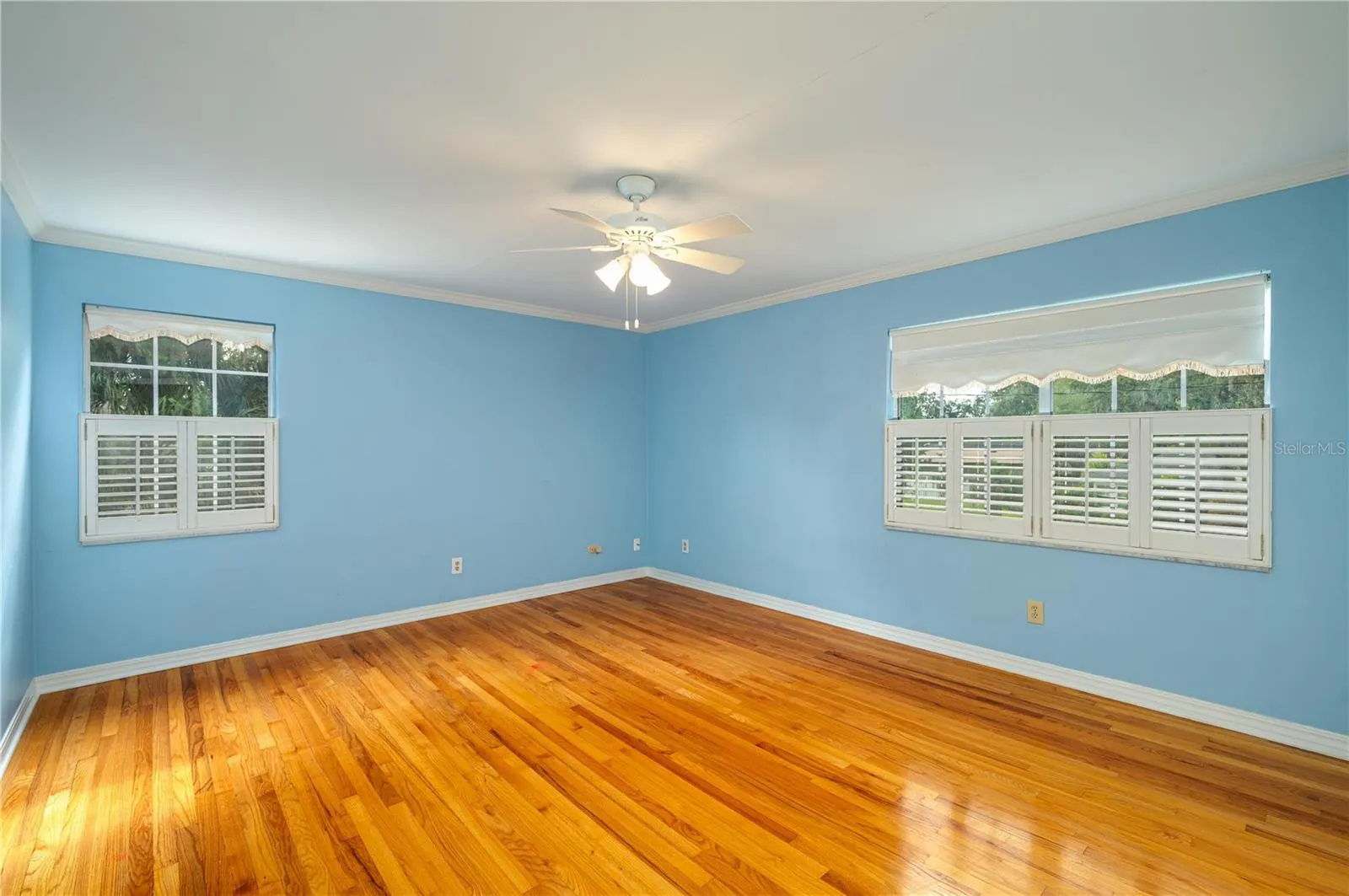 1137 E MARIPOSA AVE