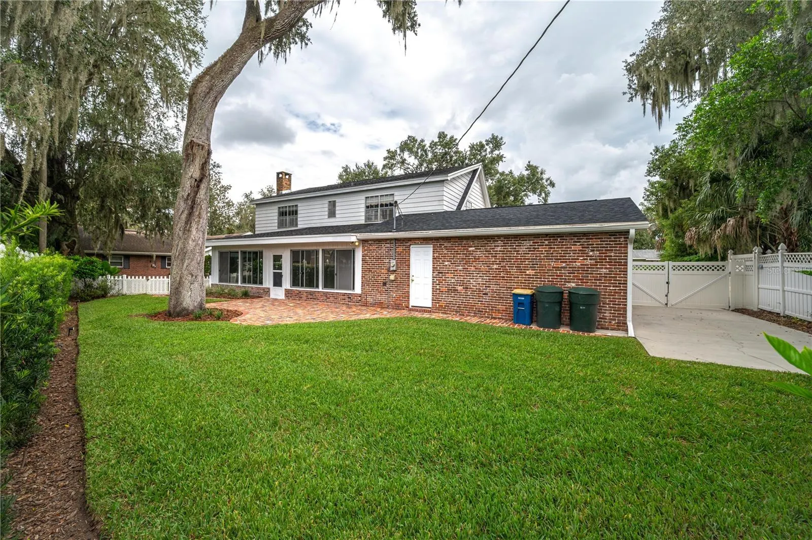 1137 E MARIPOSA AVE