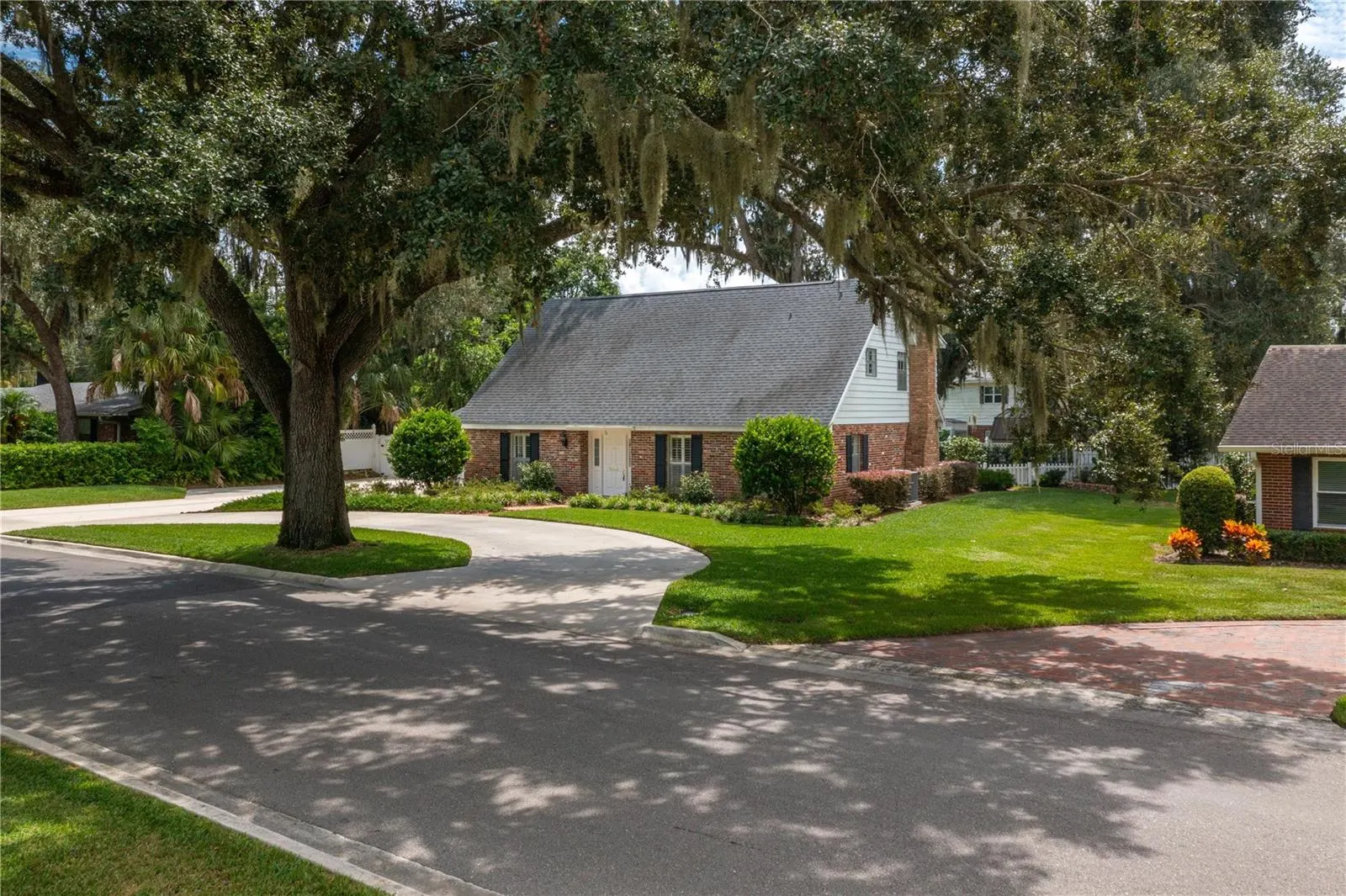 1137 E MARIPOSA AVE