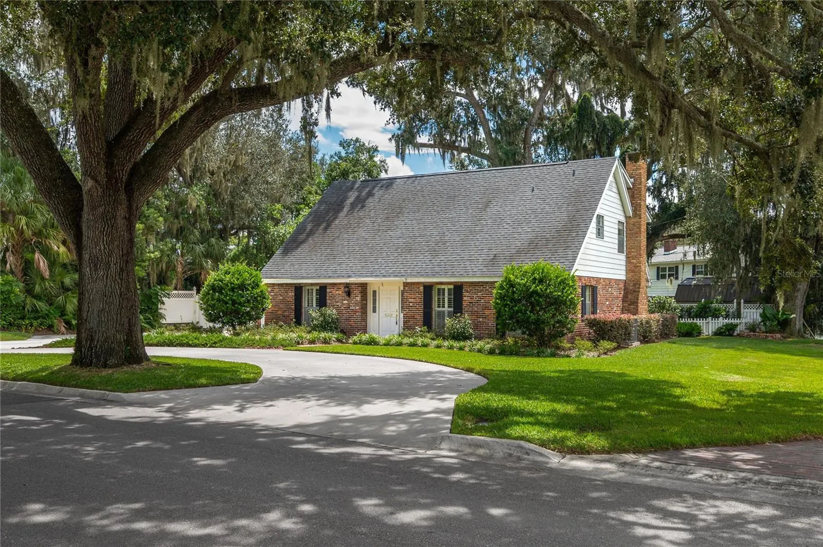 1137 E MARIPOSA AVE