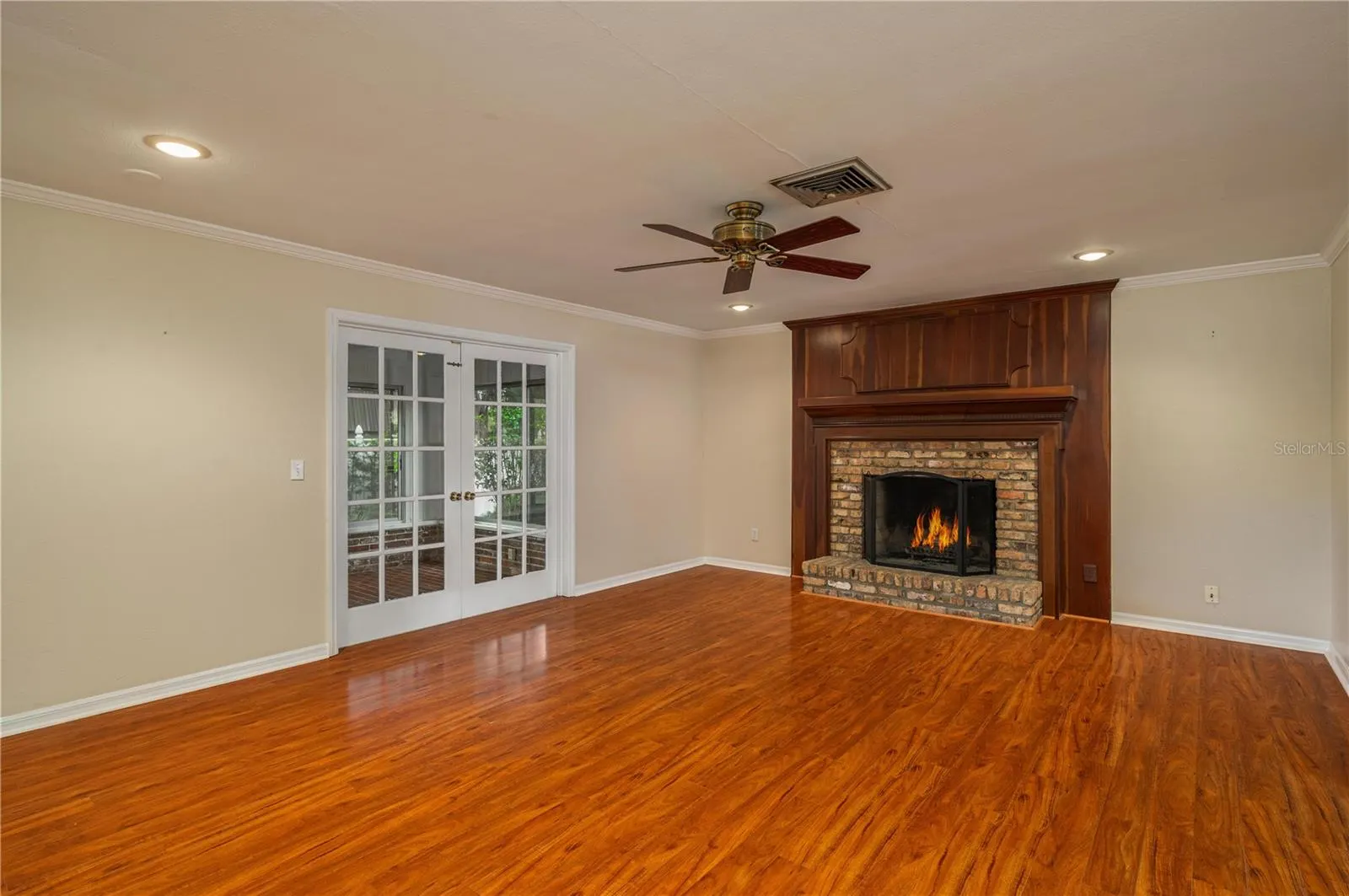 1137 E MARIPOSA AVE