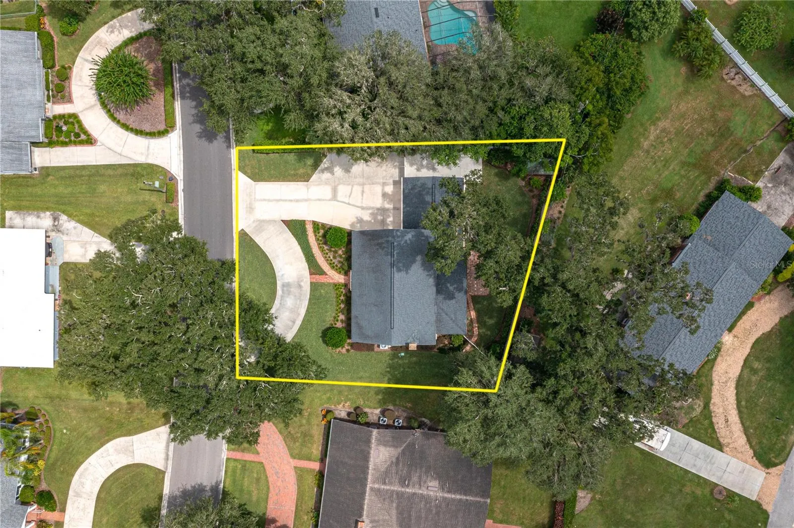 1137 E MARIPOSA AVE