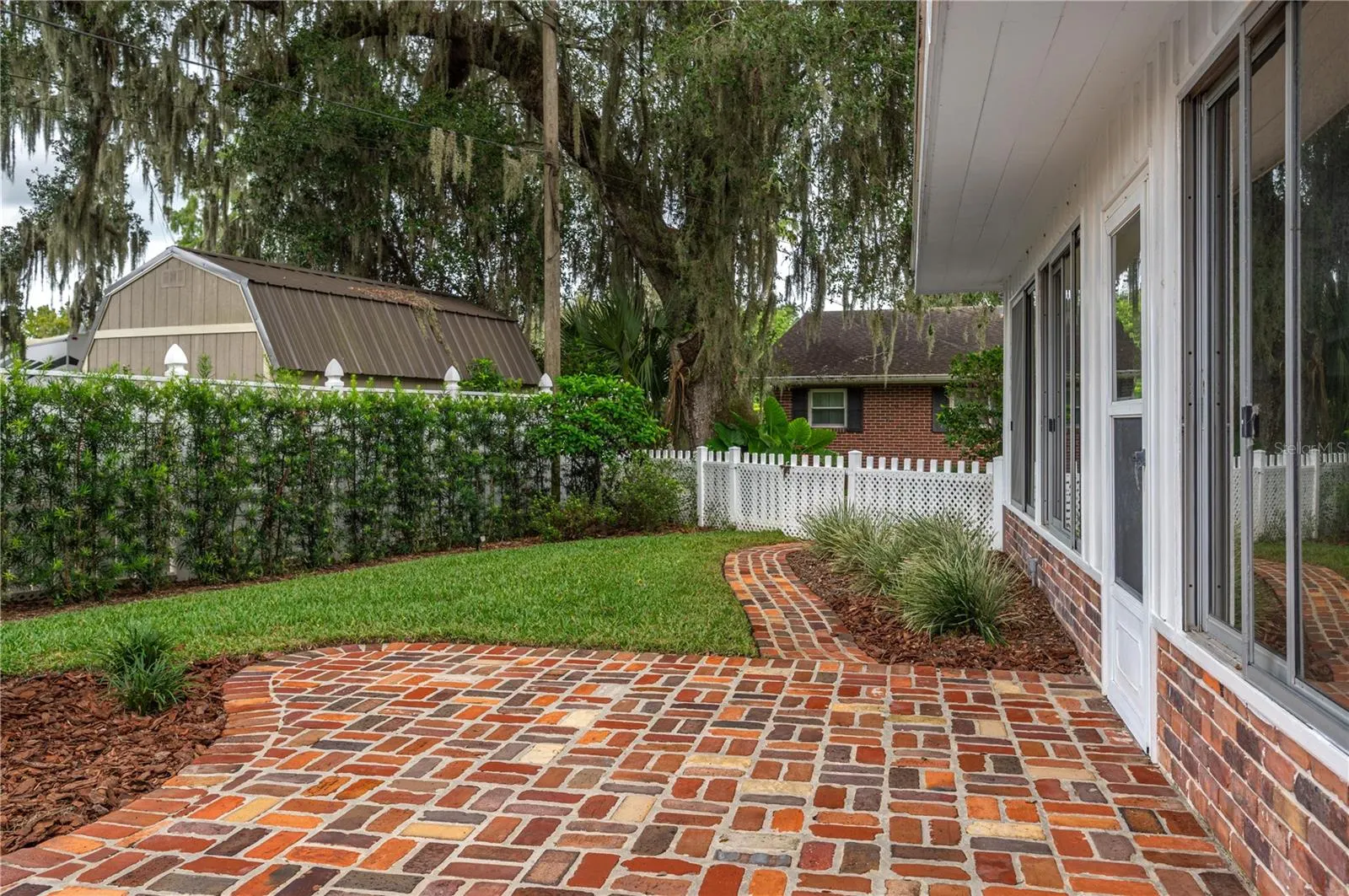 1137 E MARIPOSA AVE