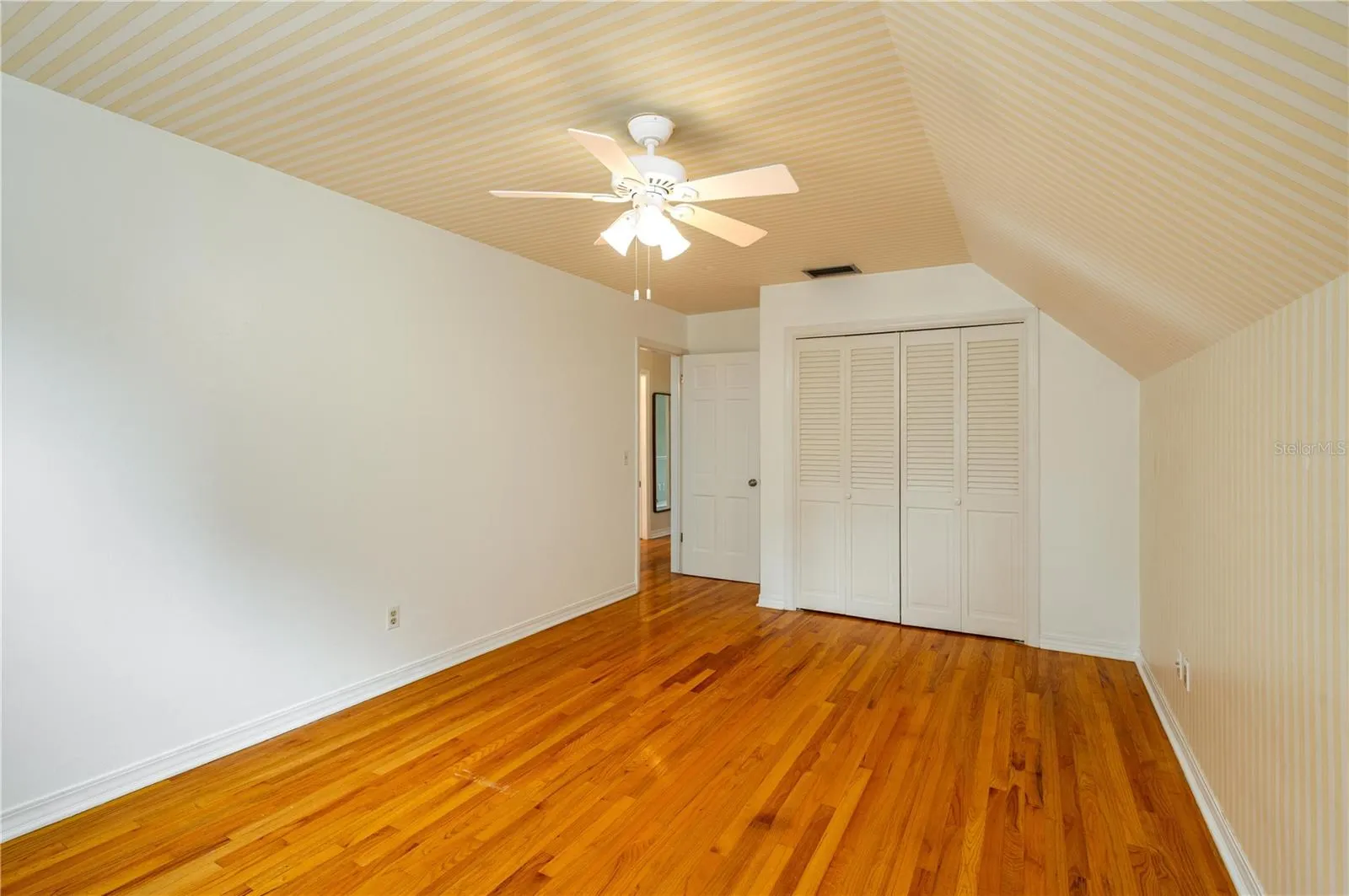 1137 E MARIPOSA AVE