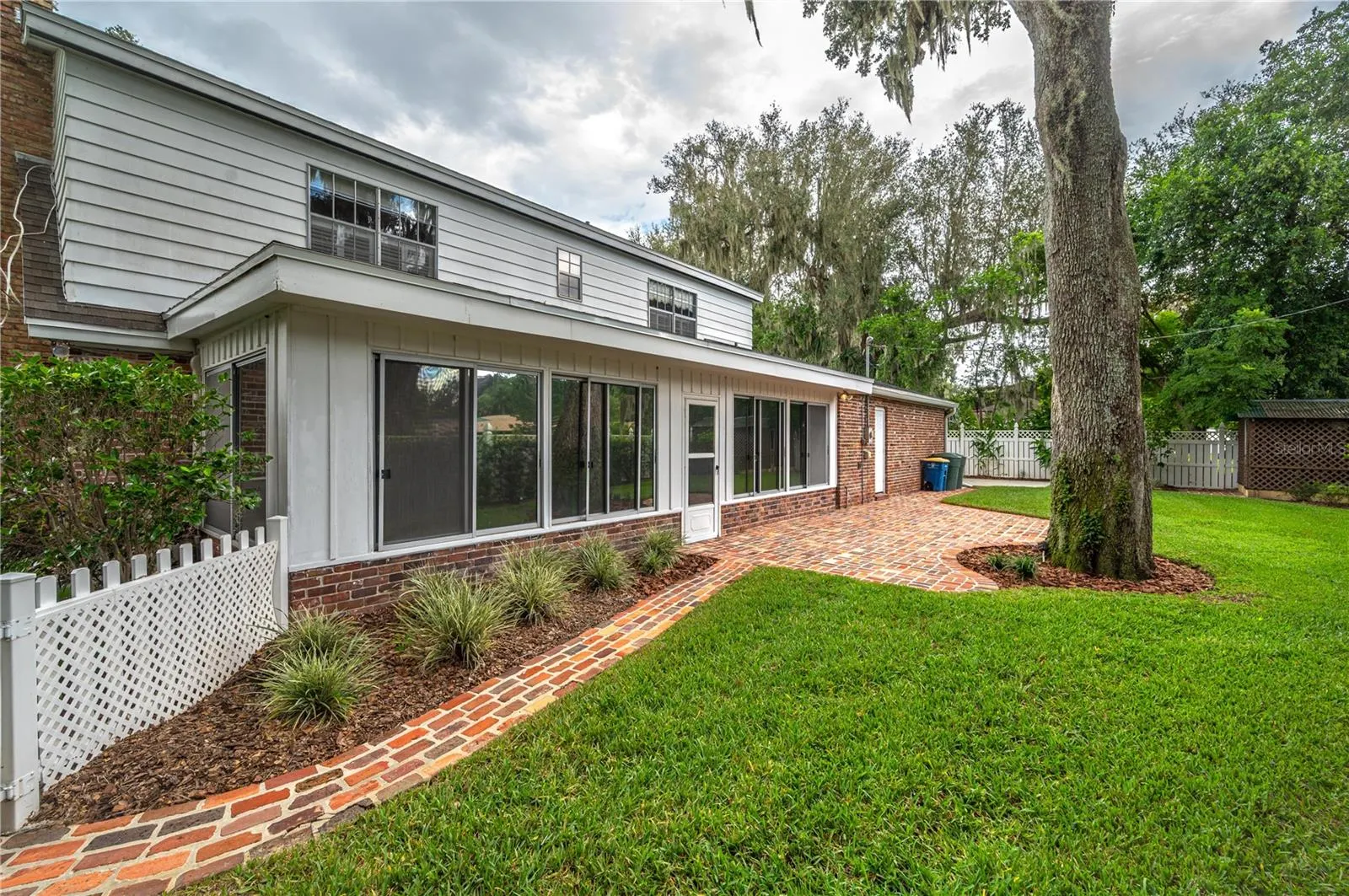1137 E MARIPOSA AVE
