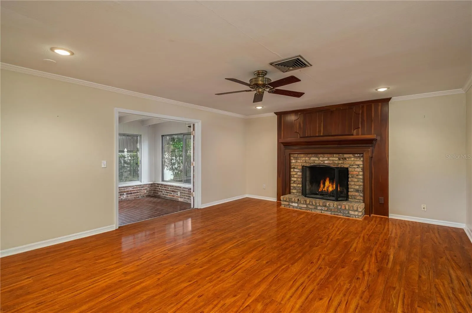 1137 E MARIPOSA AVE
