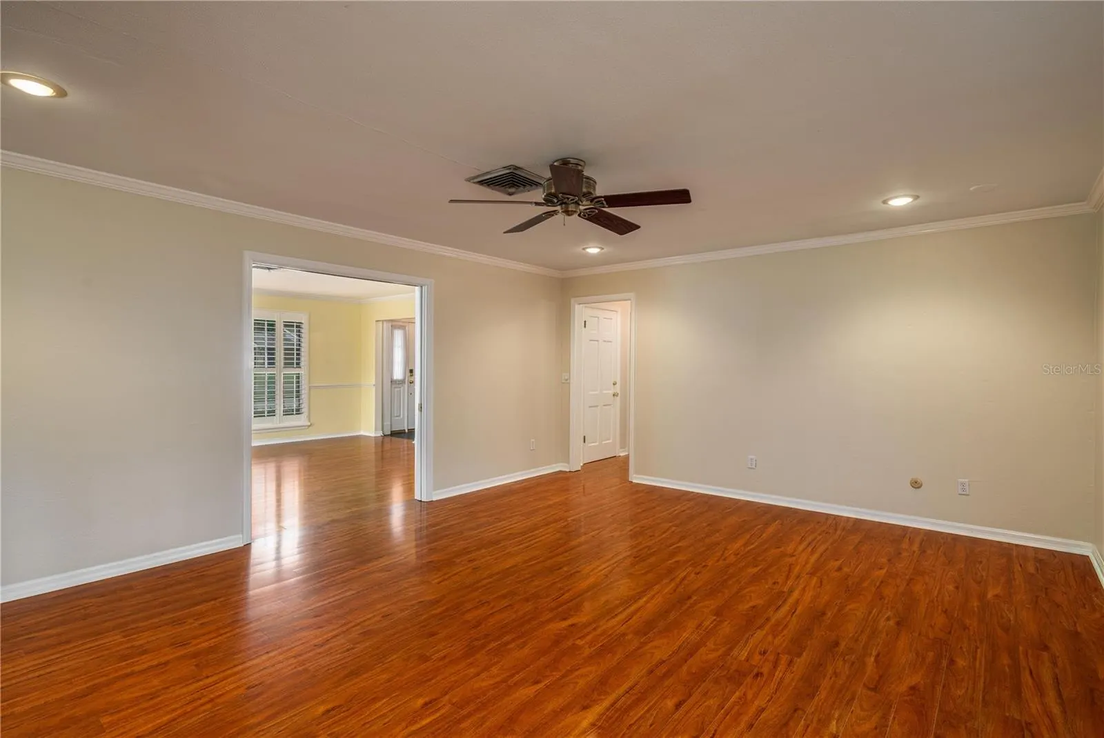 1137 E MARIPOSA AVE