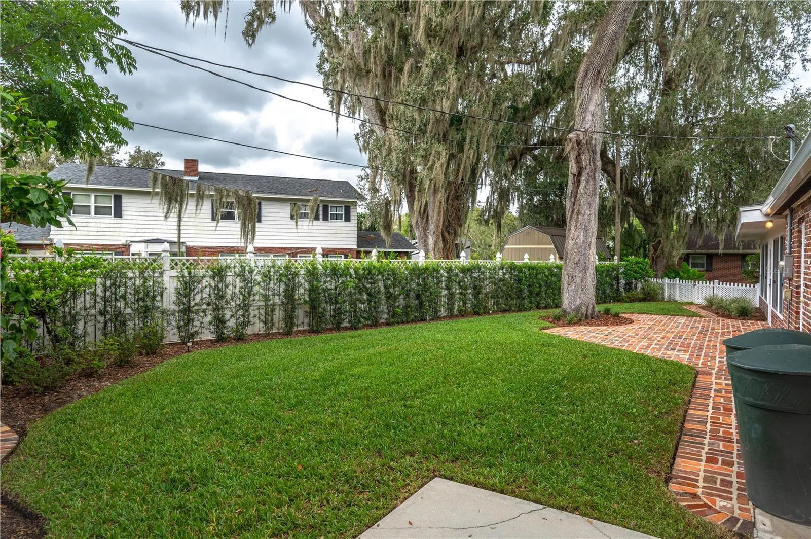 1137 E MARIPOSA AVE