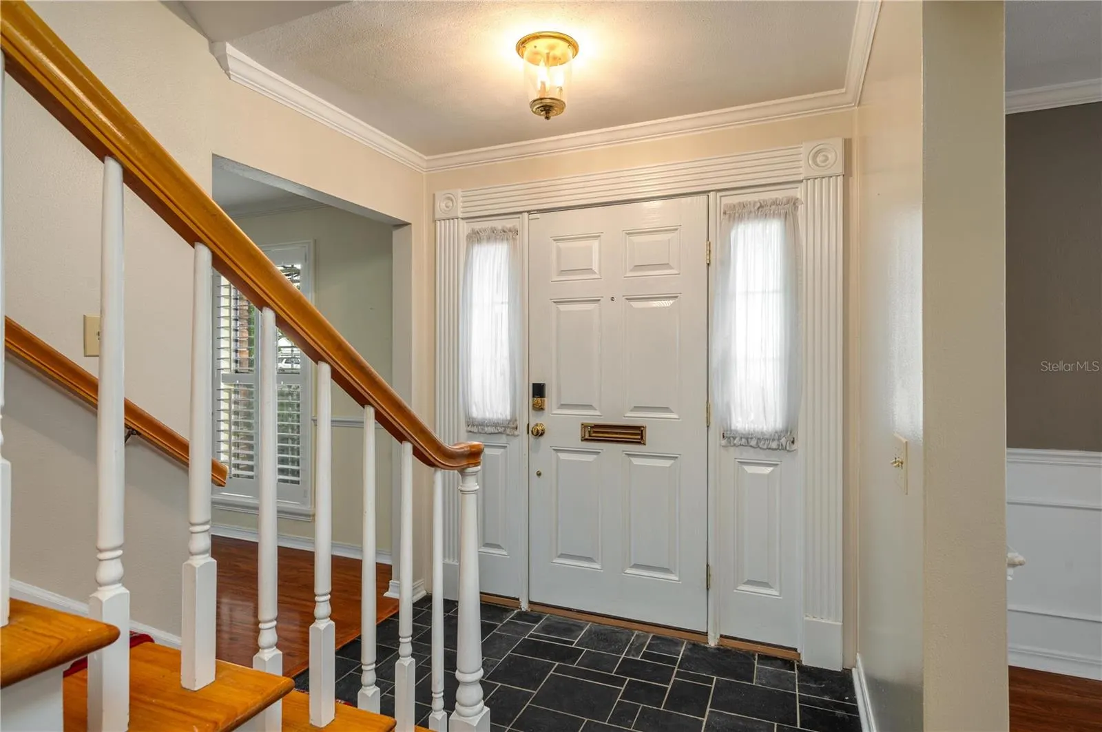 1137 E MARIPOSA AVE