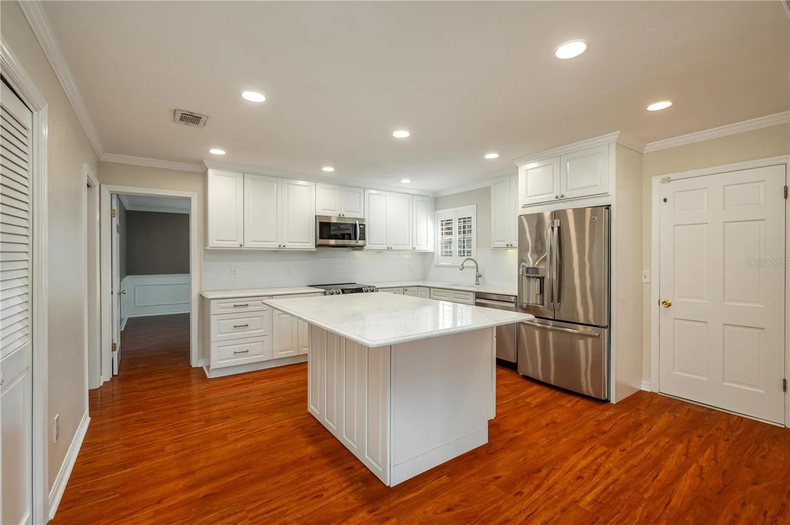 1137 E MARIPOSA AVE