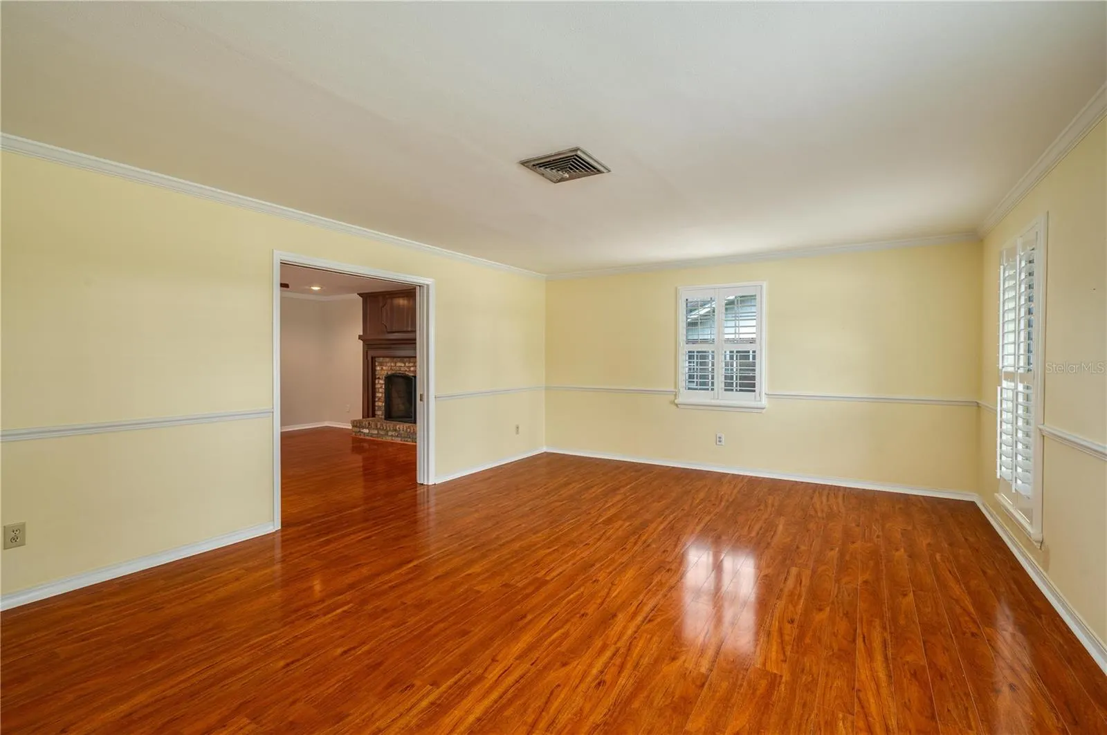 1137 E MARIPOSA AVE