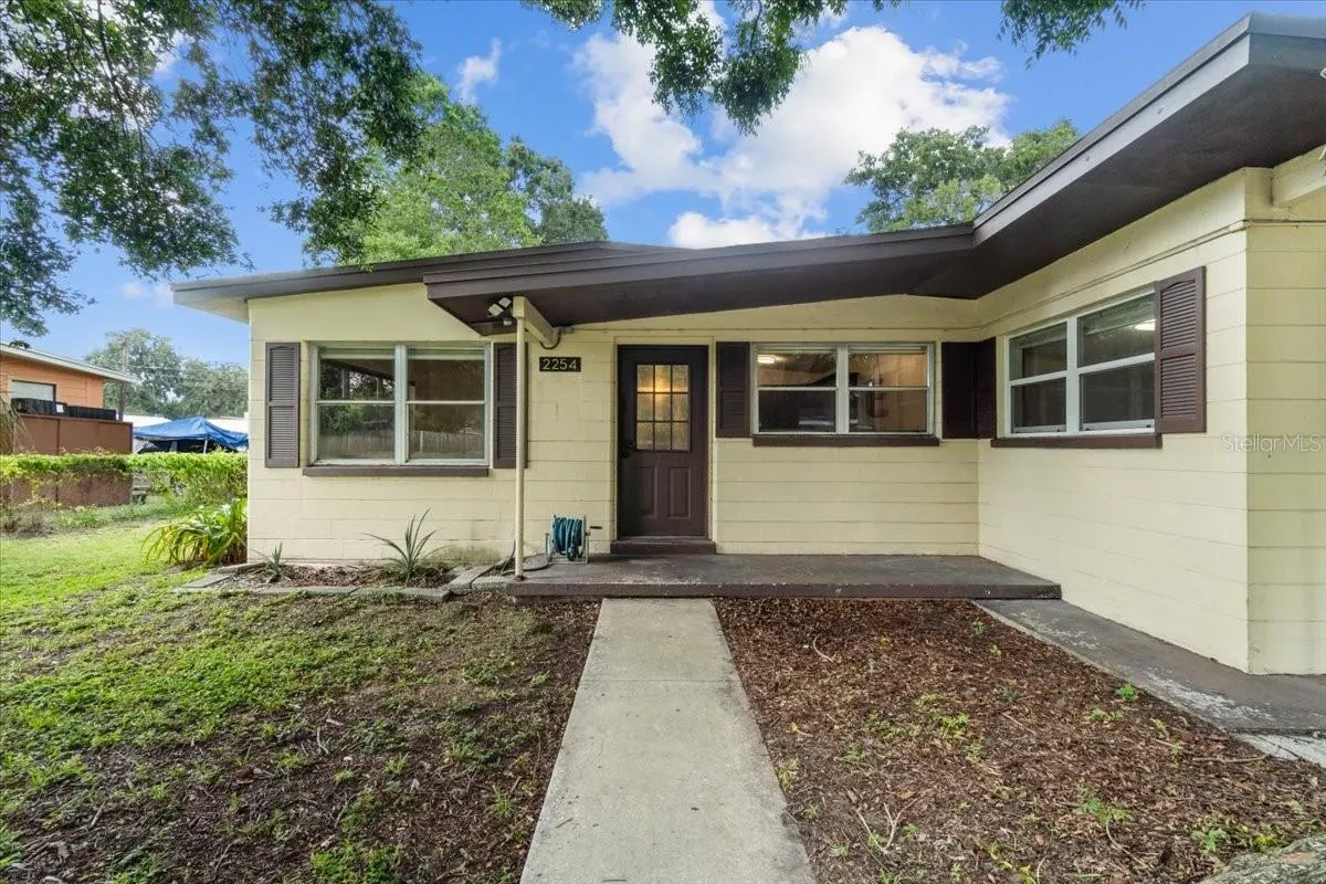2254 S CRYSTAL LAKE DR