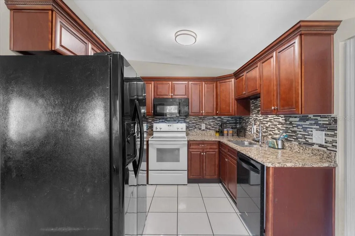 2254 S CRYSTAL LAKE DR
