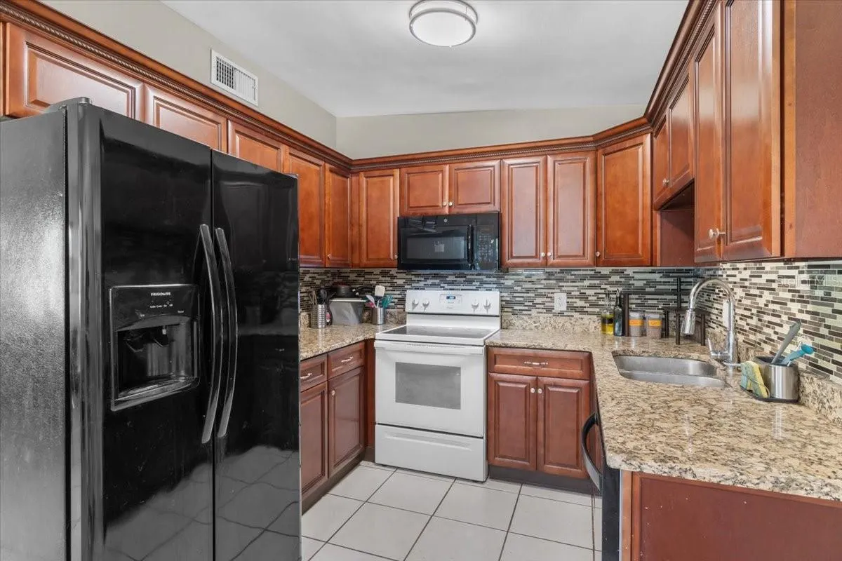 2254 S CRYSTAL LAKE DR