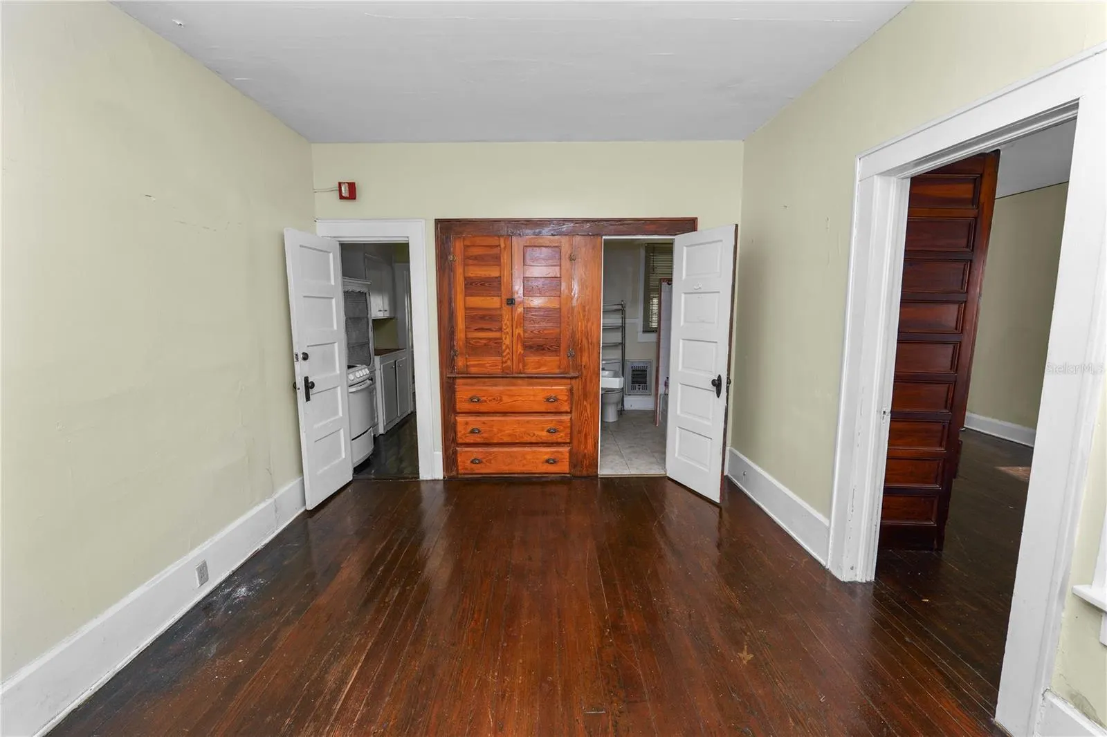 817 SOUTH BLVD