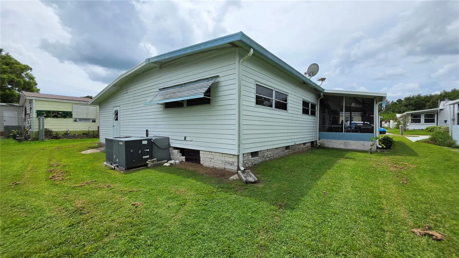 520 SKYLINE DR W