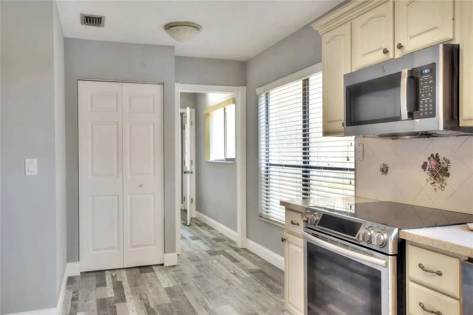 4255 CREEKWOOD LN #4255, #4255