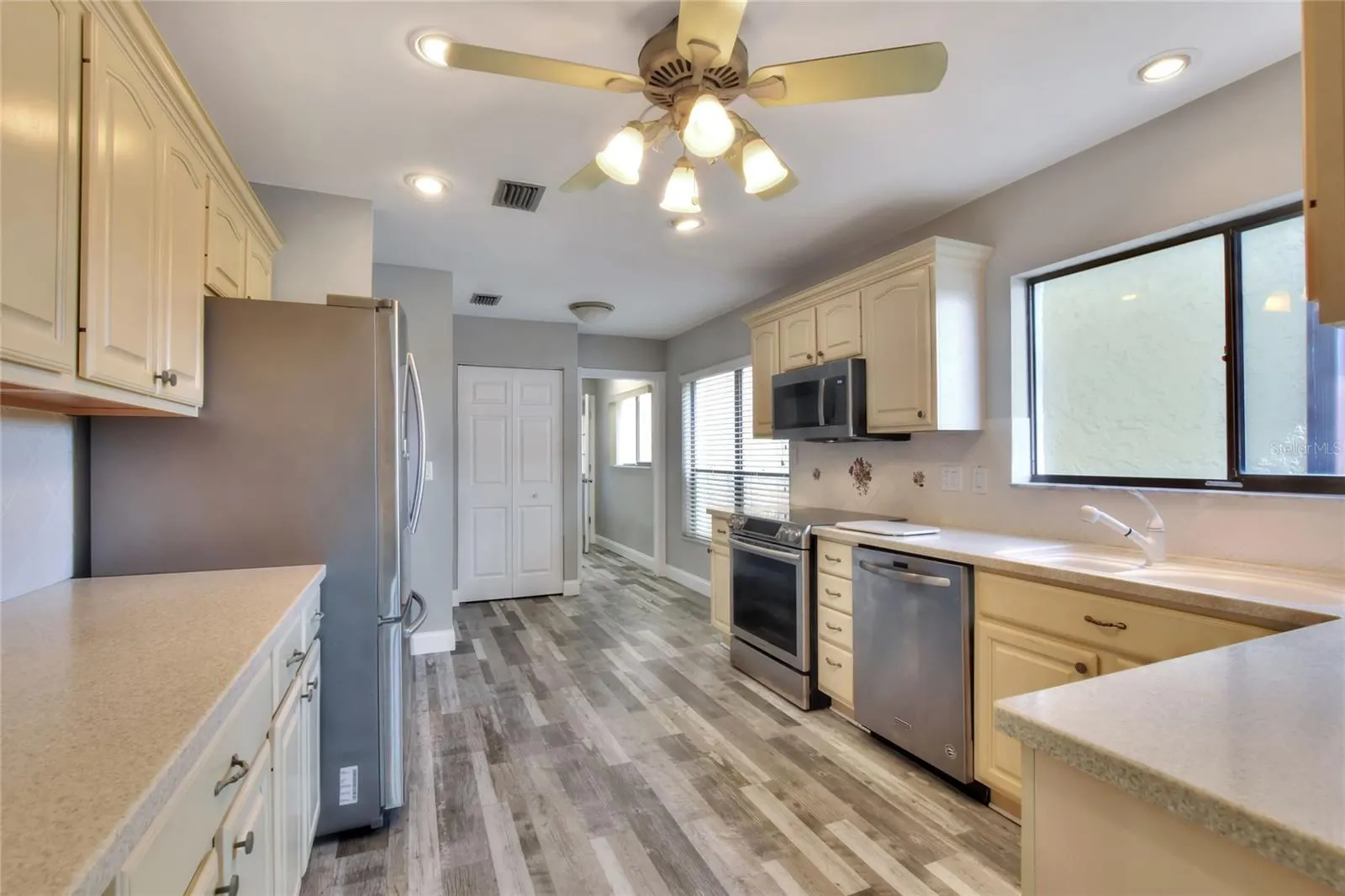 4255 CREEKWOOD LN #4255, #4255