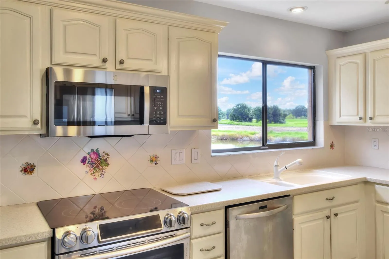 4255 CREEKWOOD LN #4255, #4255