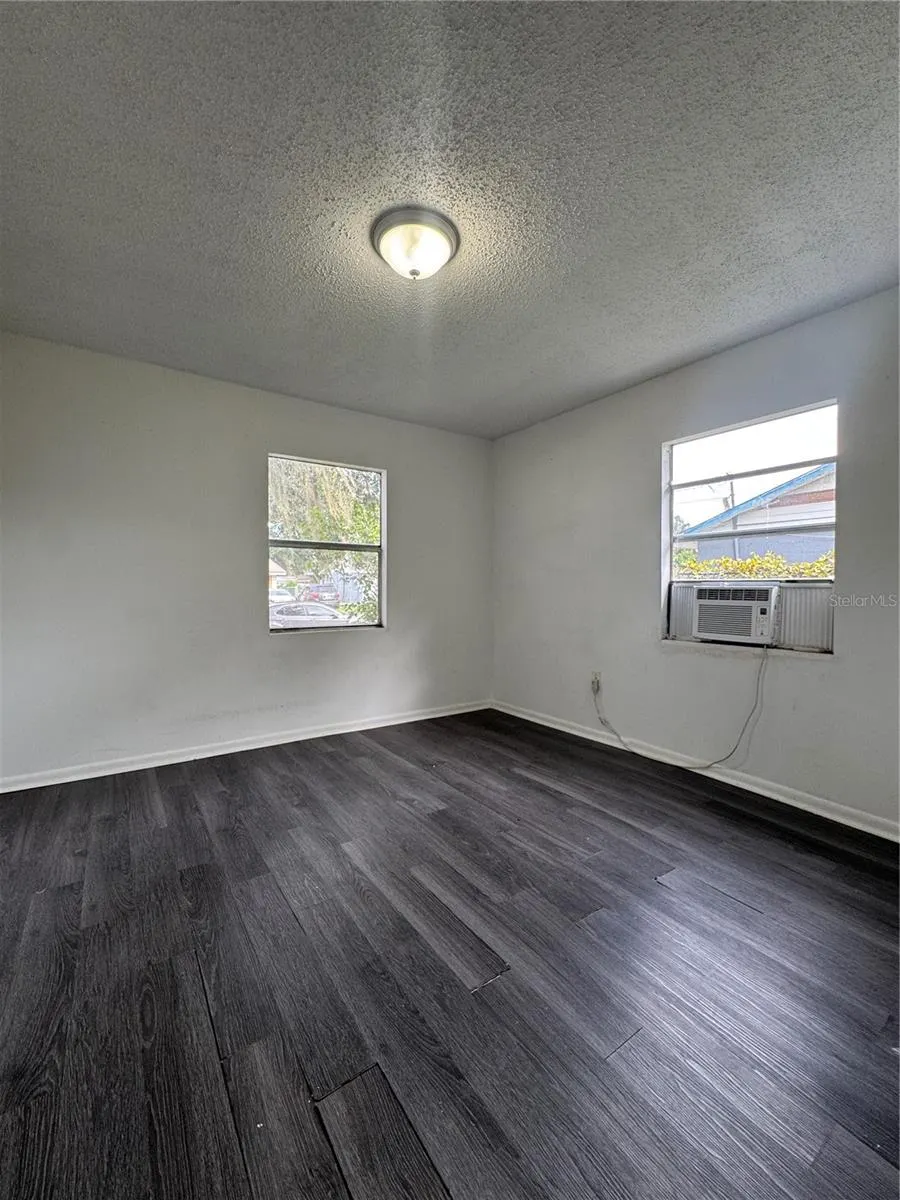 1135 FAIRVIEW AVE