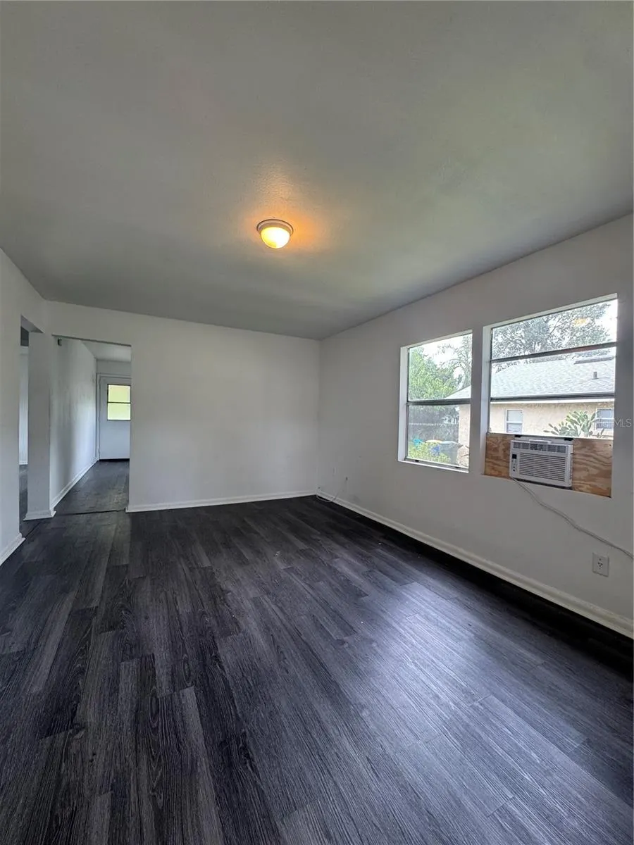 1135 FAIRVIEW AVE