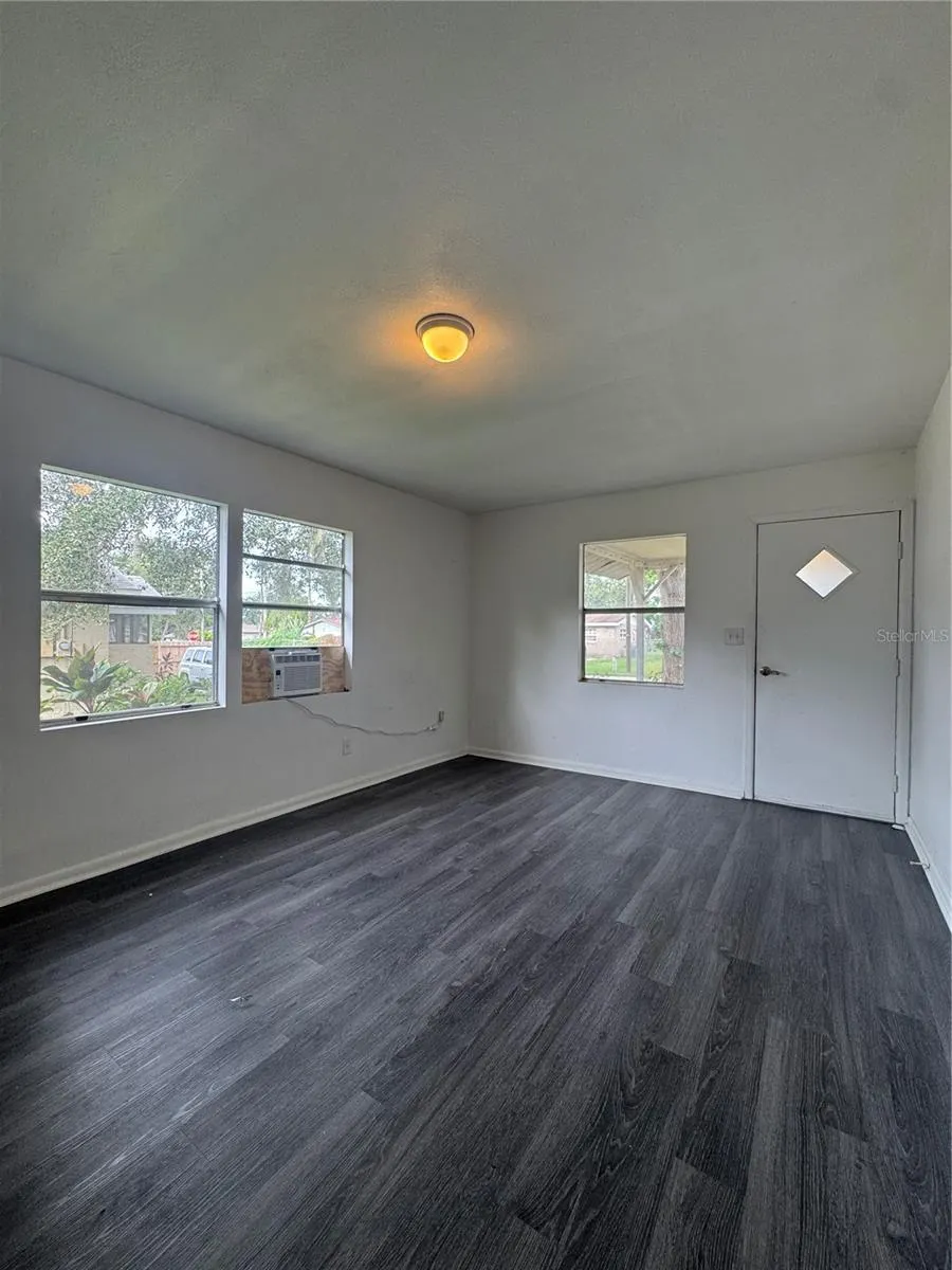 1135 FAIRVIEW AVE