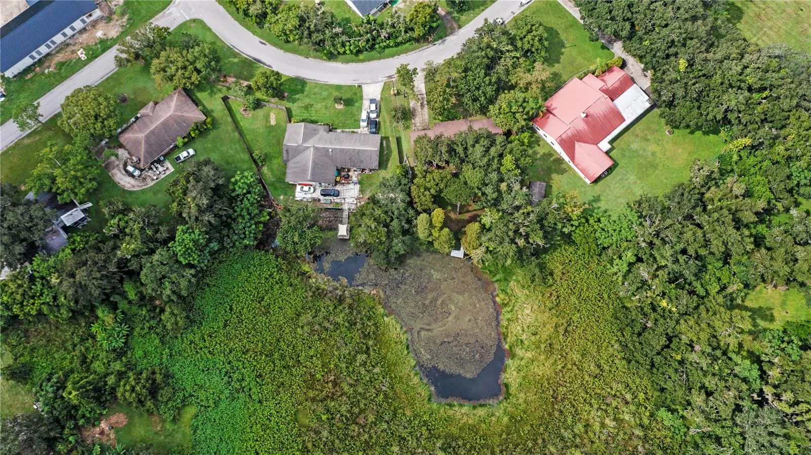 412 LAKE DR