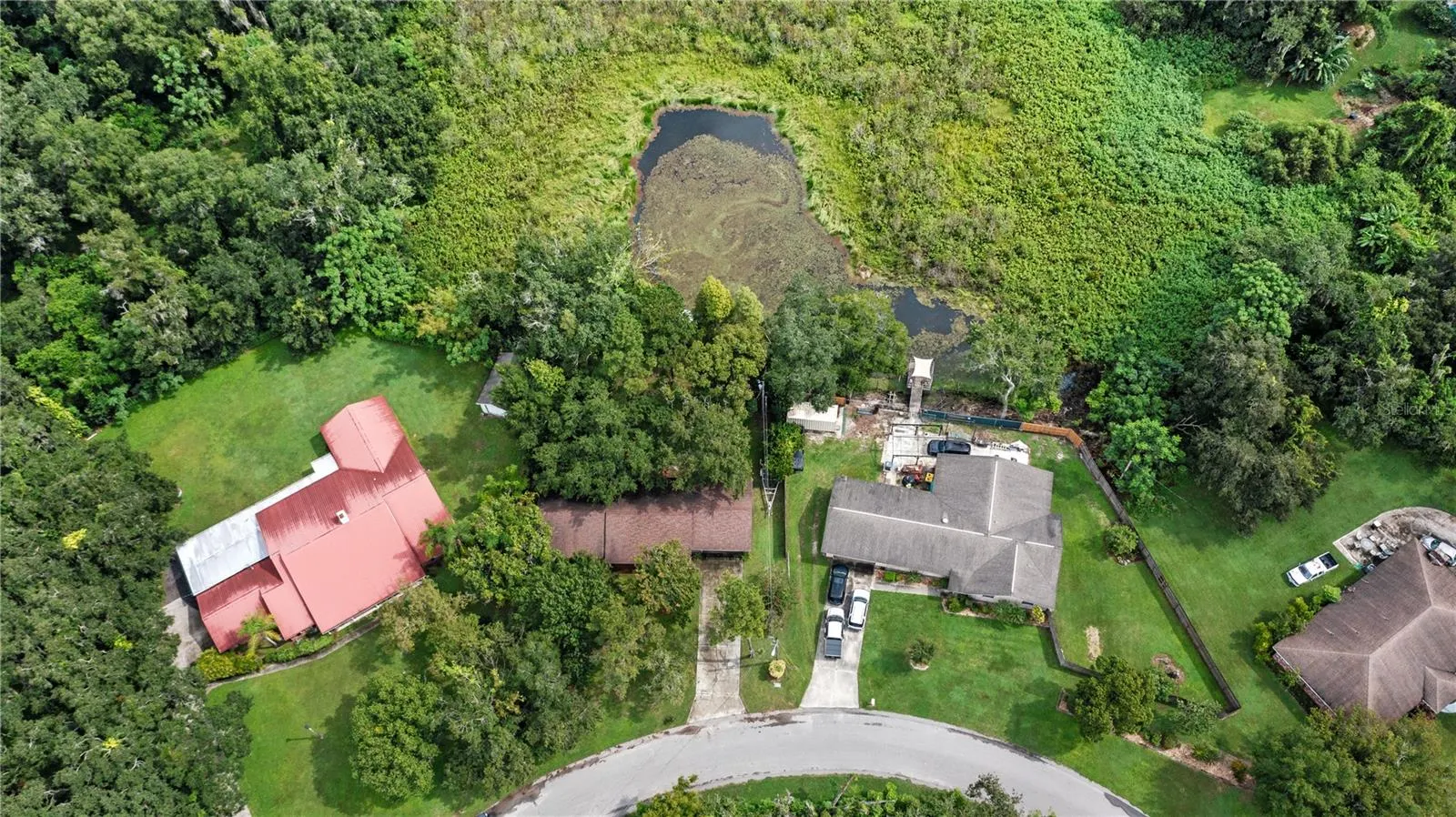 412 LAKE DR