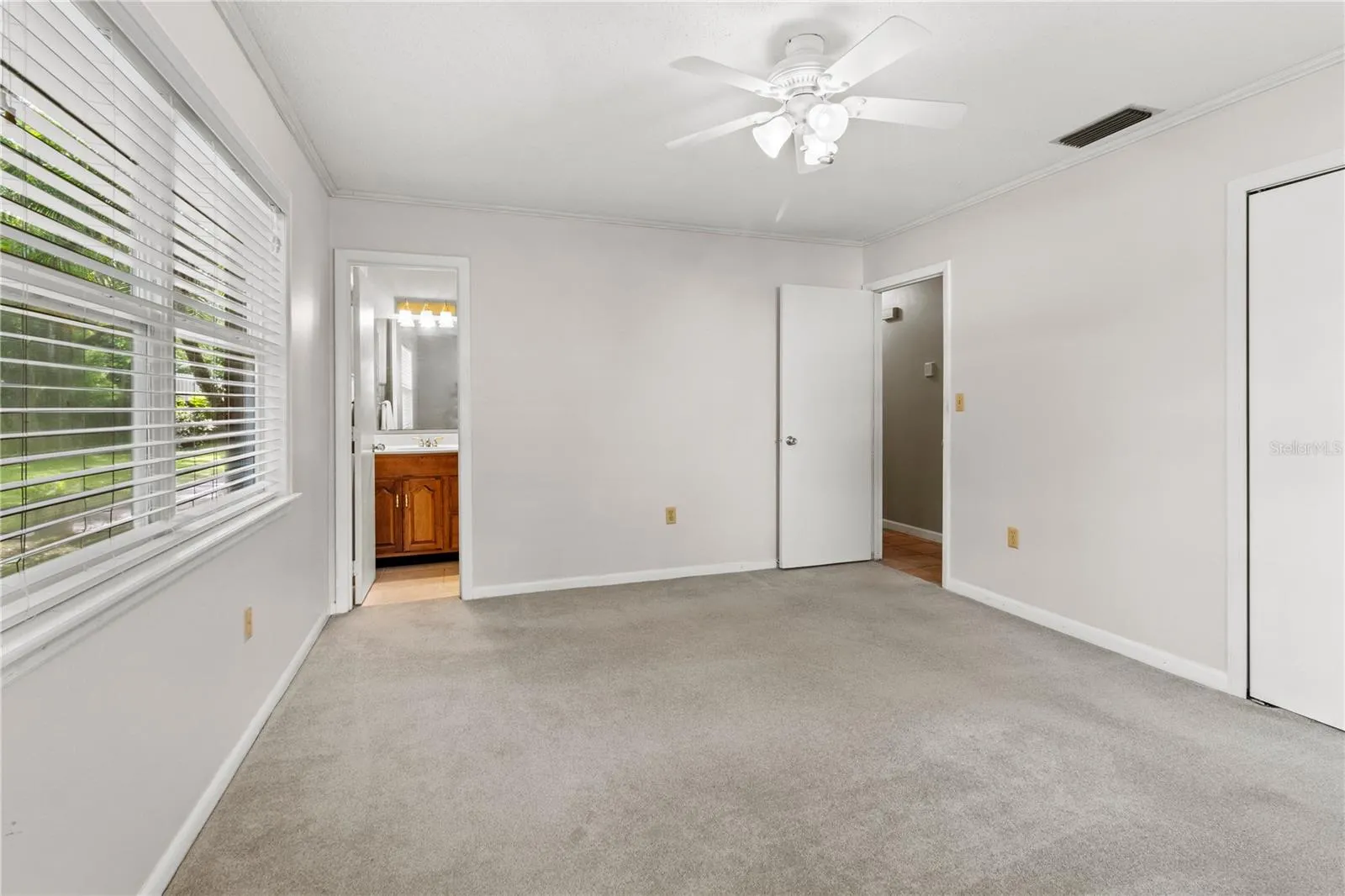 412 LAKE DR