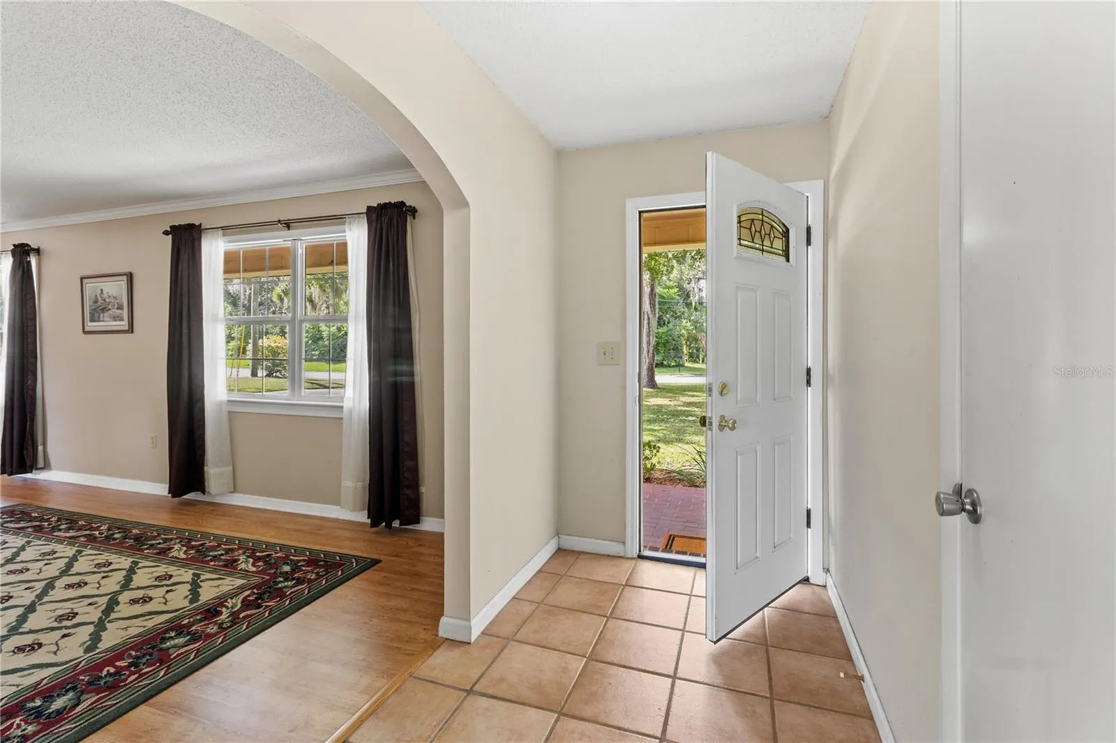 412 LAKE DR