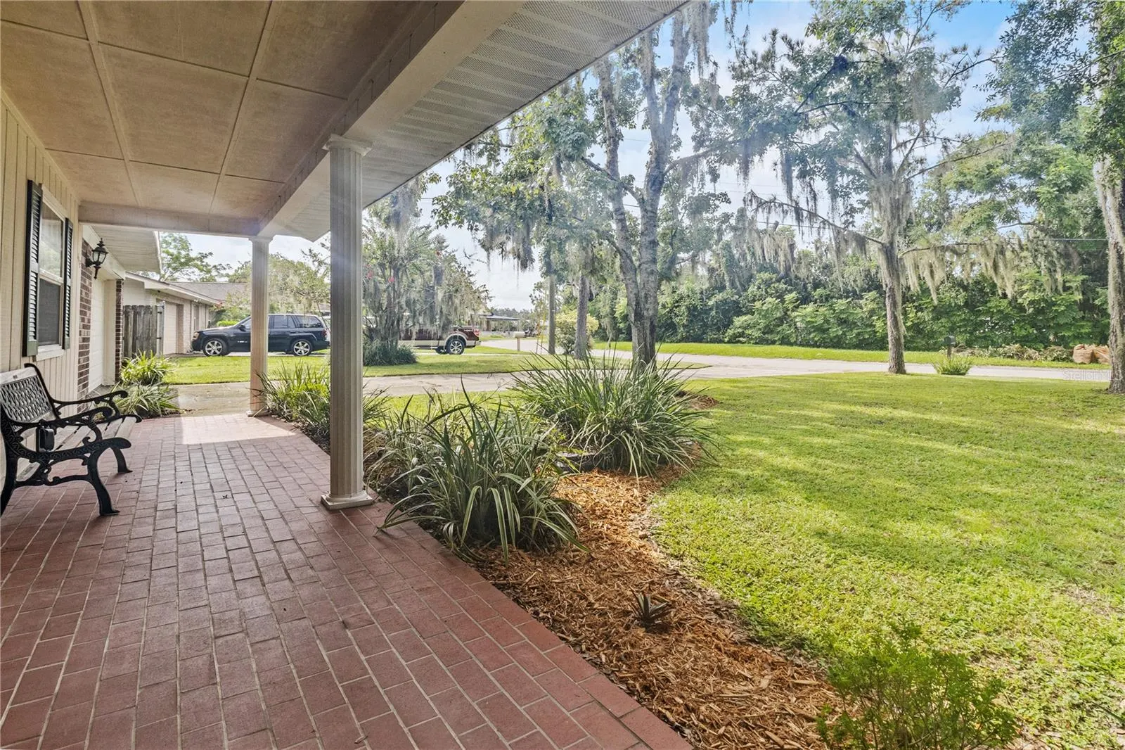 412 LAKE DR