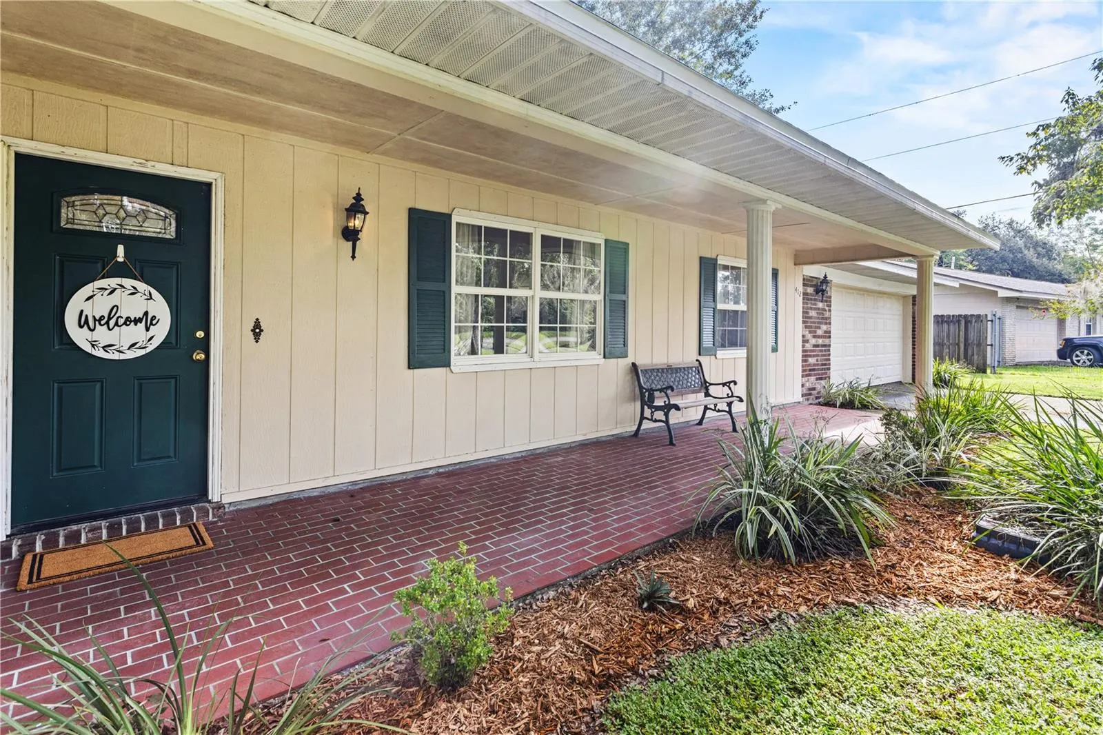 412 LAKE DR