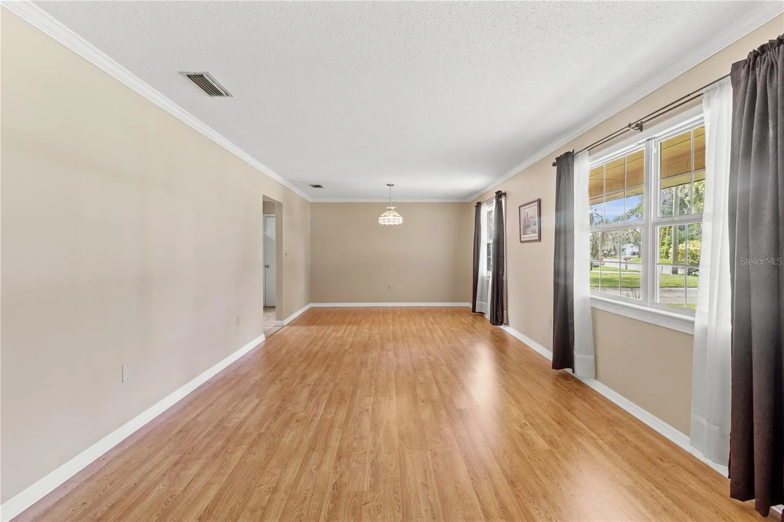 412 LAKE DR