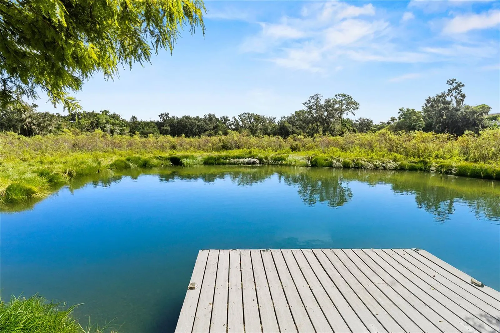 412 LAKE DR
