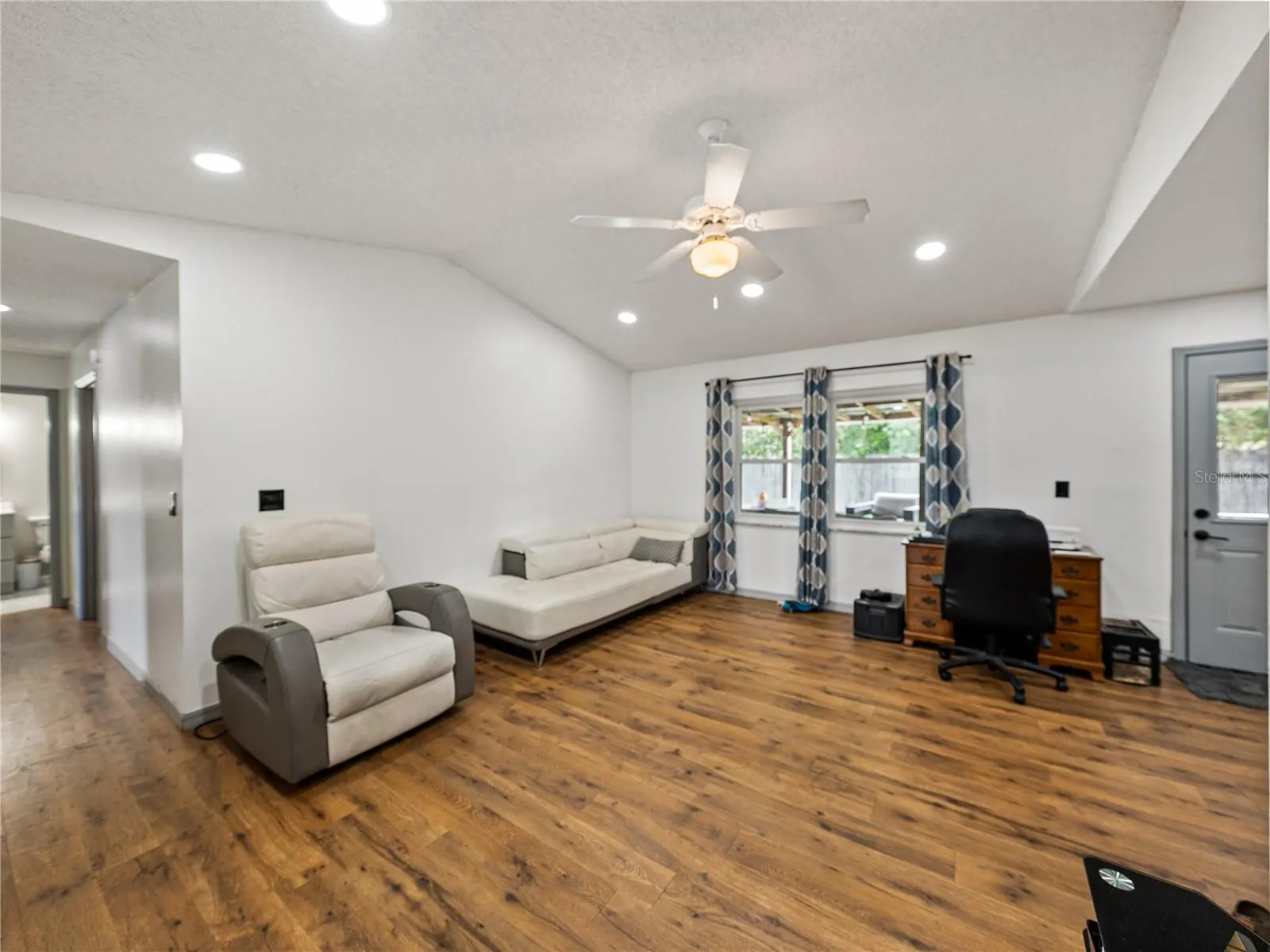 407 RED HAWK LOOP