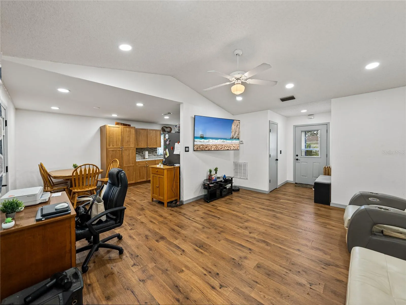 407 RED HAWK LOOP