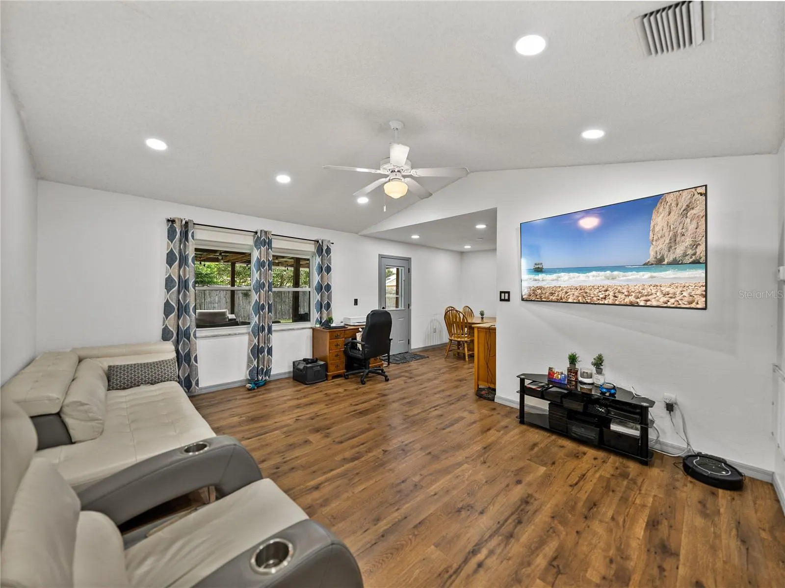 407 RED HAWK LOOP