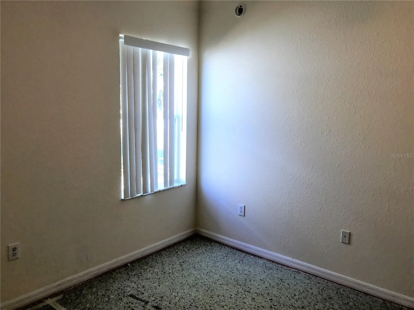 3437 LONGVIEW LN